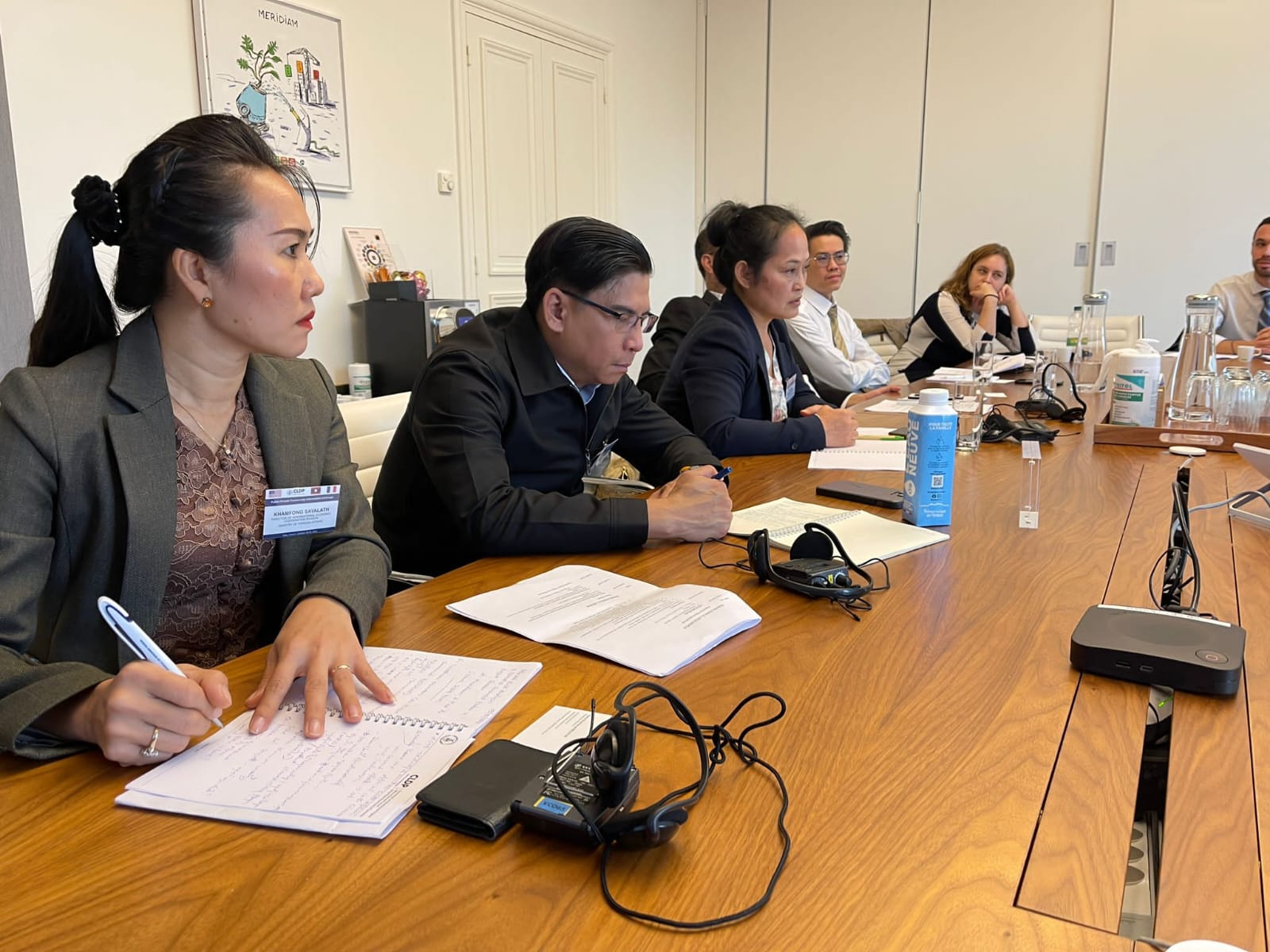 Carrousel: Laotian delegates meet with counterparts at the OECD, private law firms, and PPP organizations in Paris, France