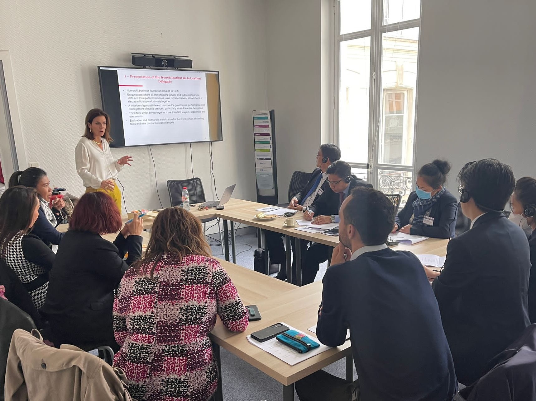 Carrousel: Laotian delegates meet with counterparts at the OECD, private law firms, and PPP organizations in Paris, France
