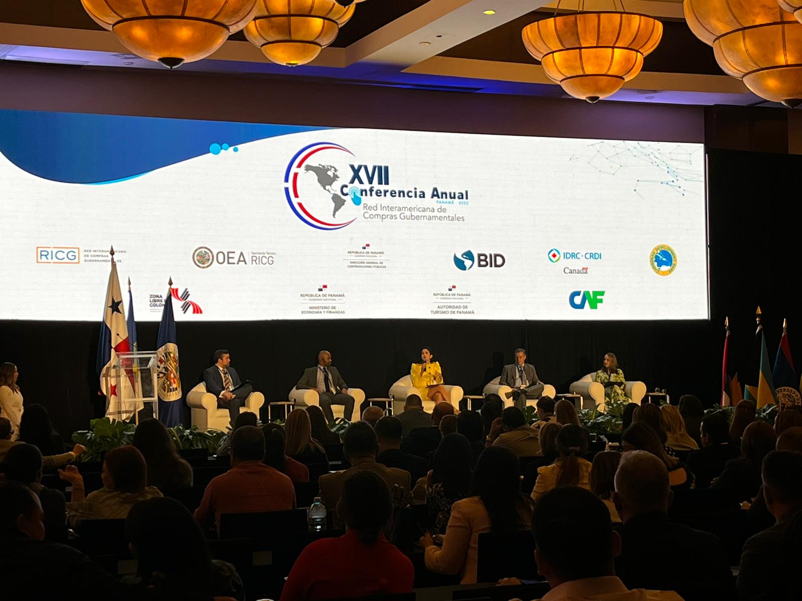 Jorge Aguilar moderates panel on incorporating sustainability and inclusivity in infrastructure projects.