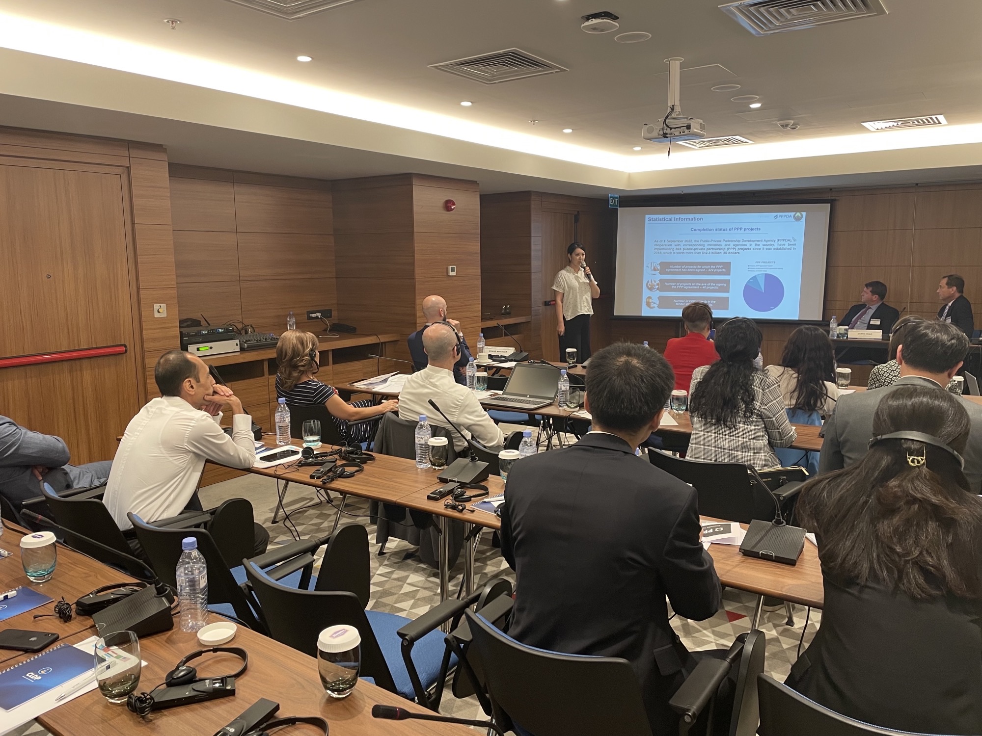 Participant Shares Country's Overview of PPP Regime with Fellow Participants