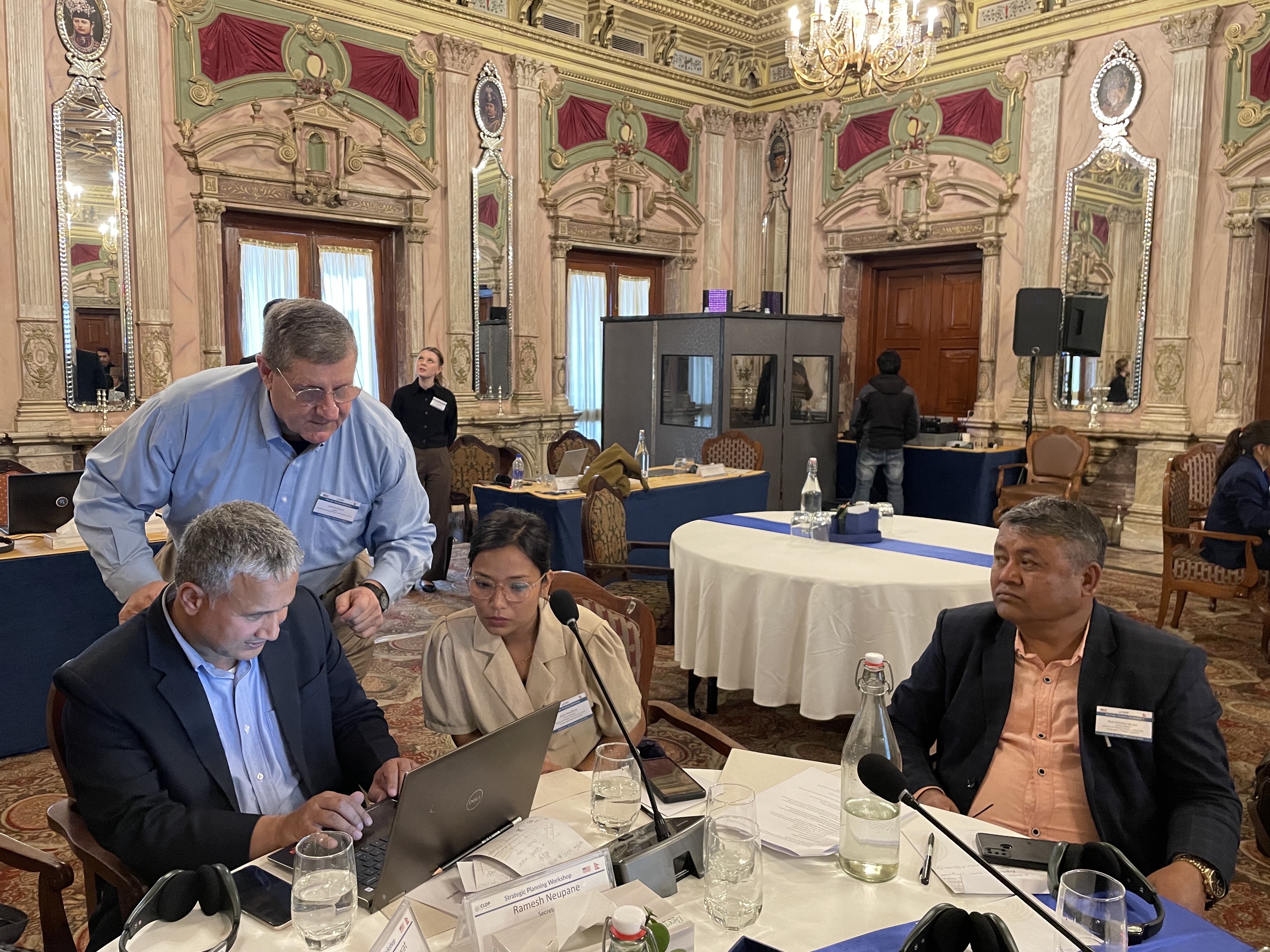 Expert looks over Participants work on computer screens