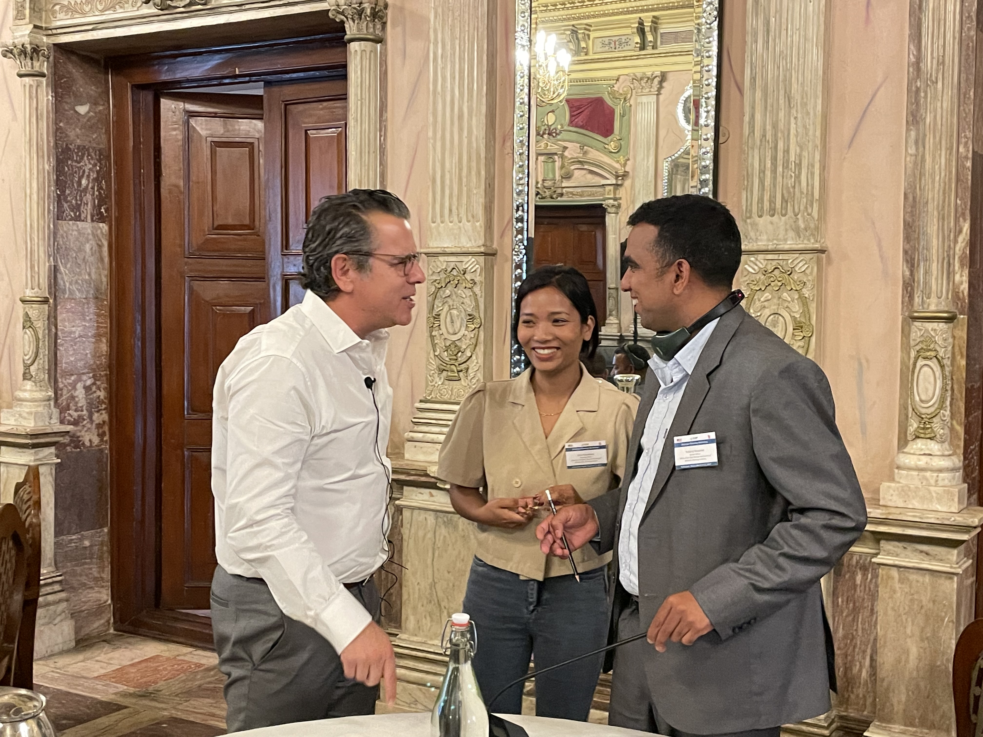 Image of Participants conversing with Expert