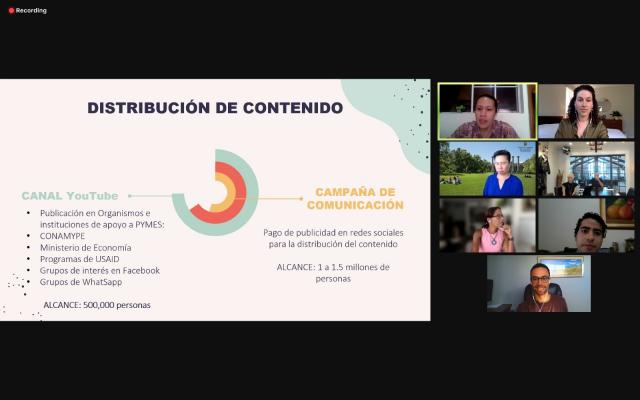 Salvadoran Marketing textiles experts present their content distribution strategy.