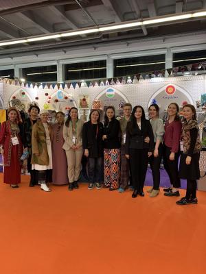 Women Artisans group photo at Creativeworld 2023