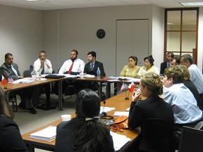 The Bahraini customs delegation and the US team of experts from CPB engage in a discussion.
