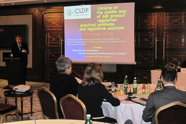 Professor Blume of the Institute of Food Biotechnology and Genomics at the National Academy of Science of Ukraine speaks on biotechnology issues in Ukraine.