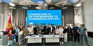 Experts, entrepreneurs, and CLDP representatives pose for a group photo.
